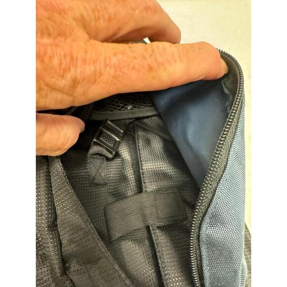 Lowepro Black Nylon Backpack Front Zip Pocket Adjustable Straps - Picture 8 of 9